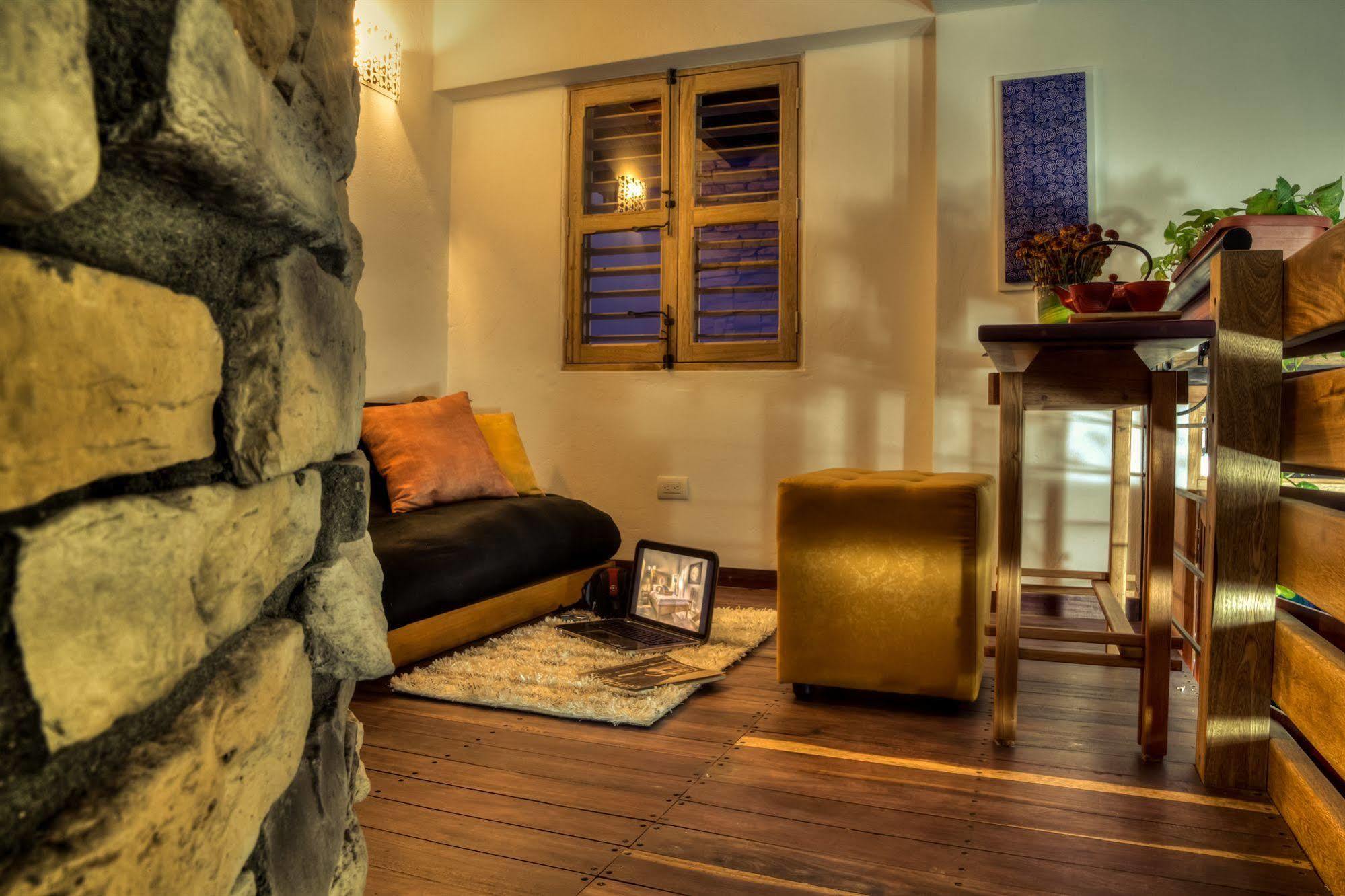 Casa De Leda, A Kali Hotel Santa Marta  Exteriér fotografie A living room in a house